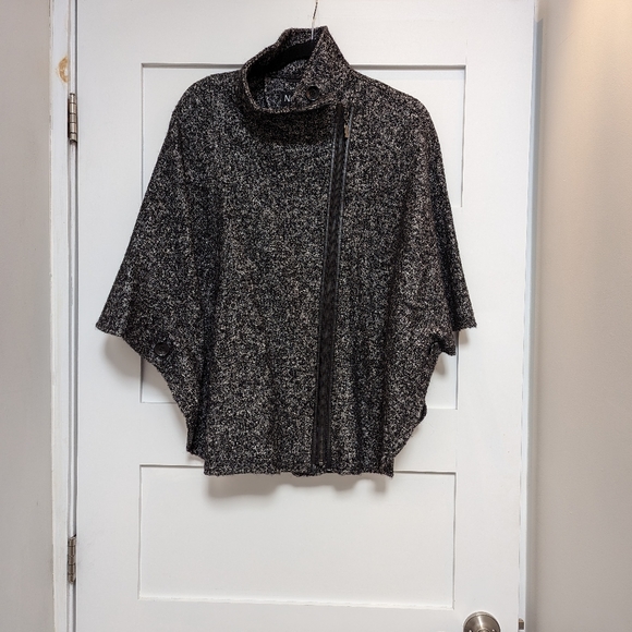 Novelti Black/Grey Cape - Picture 2 of 13